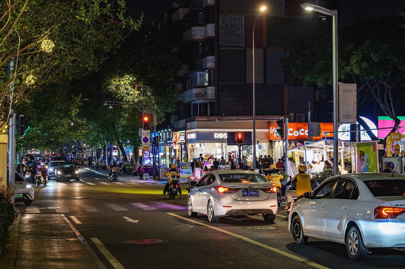 The junction of Yulin West Road and Yulin North Road in Chengdu